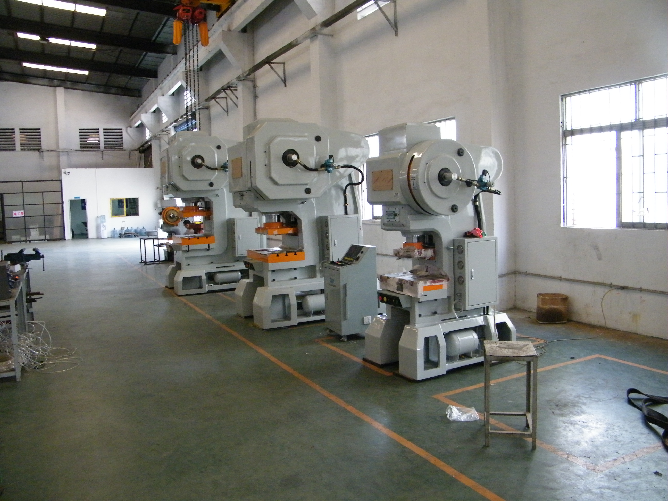 东莞机械设备厂家，专业设计、研发、生产高速冲床